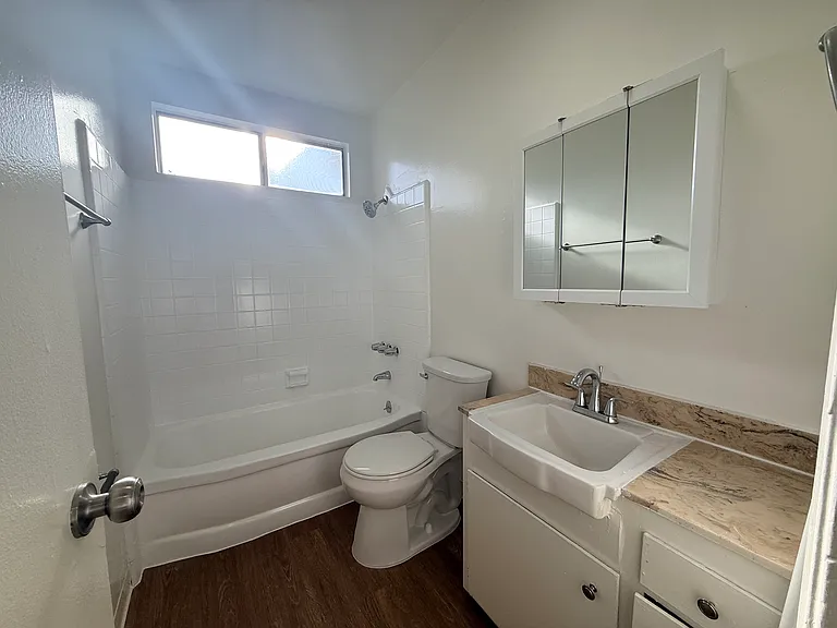4855 Lexington Ave #13 — Photo 5