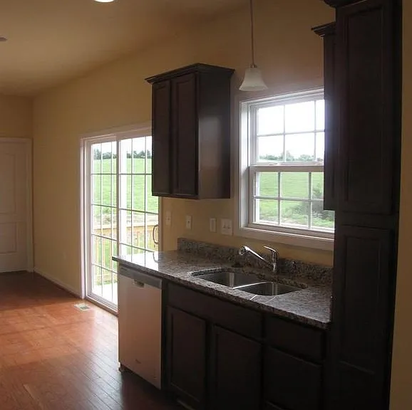 203 Winnbrook St — Photo 6