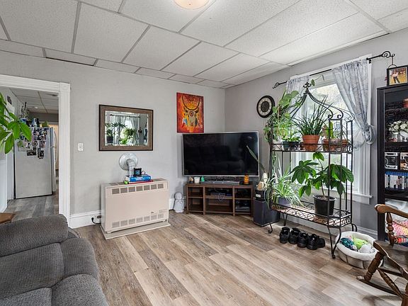 3rd image of 34 Esther St #2