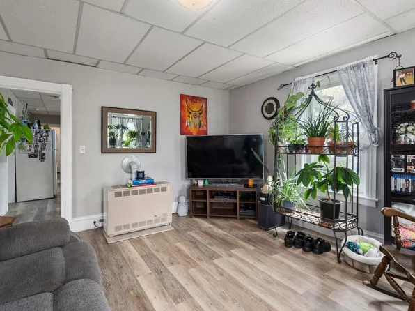 34 Esther St #2, Worcester, MA 01607
