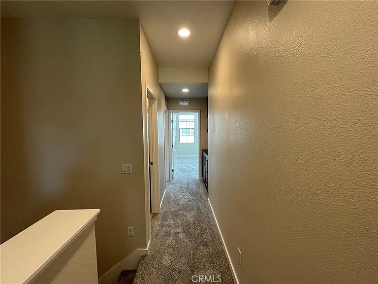 501 W Maple Ave — Photo 25