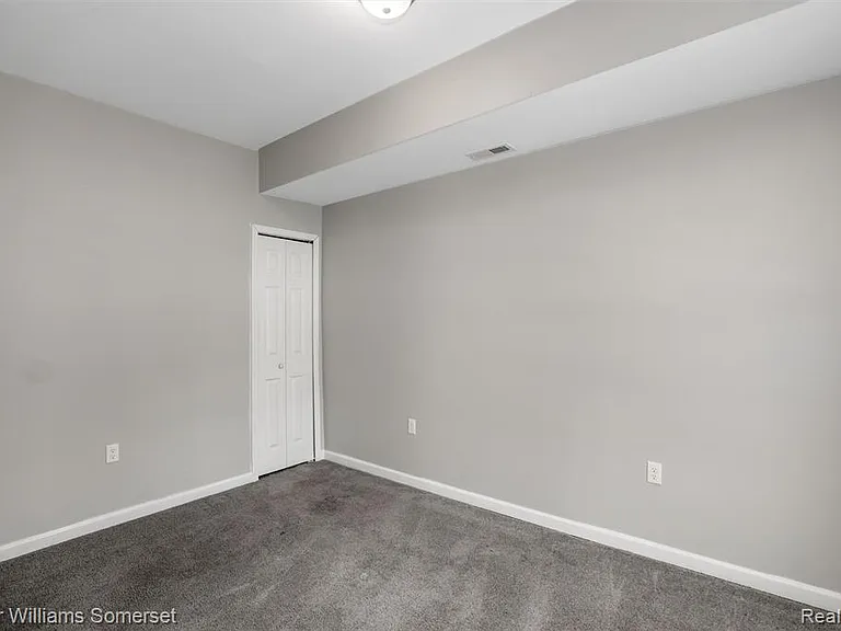 1119 Custer St — Photo 17
