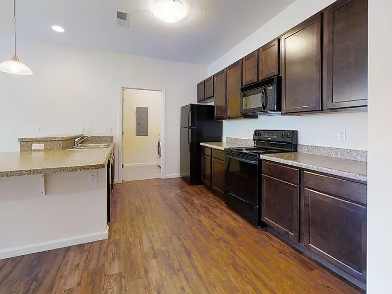 Windsor West | Specials Available — Photo 23