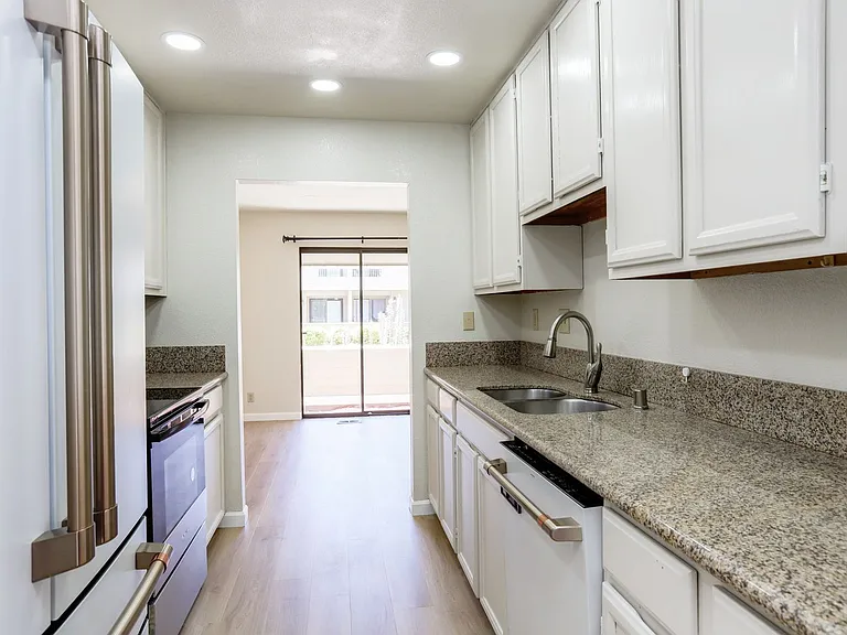 223 Bonita Ln — Photo 3