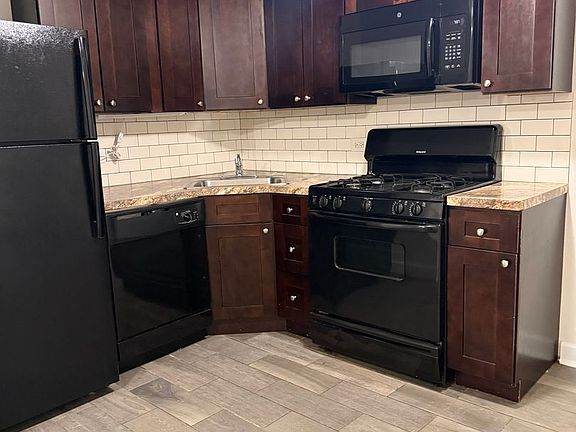 2nd image of 4054 N Sheridan Rd