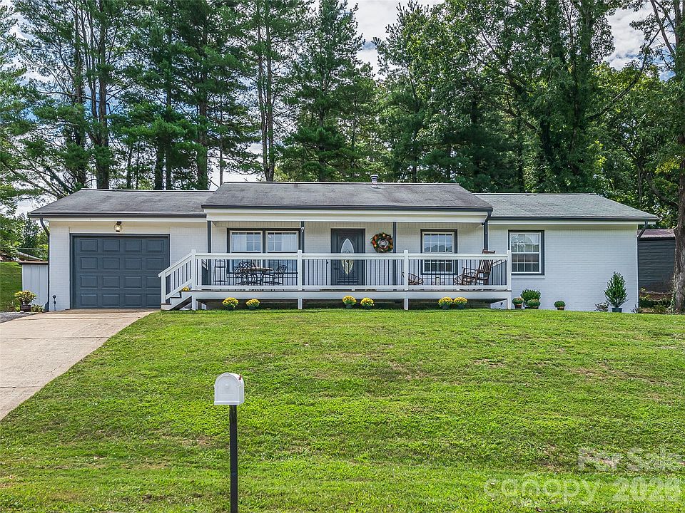 1st image of 7 Southwicke Dr