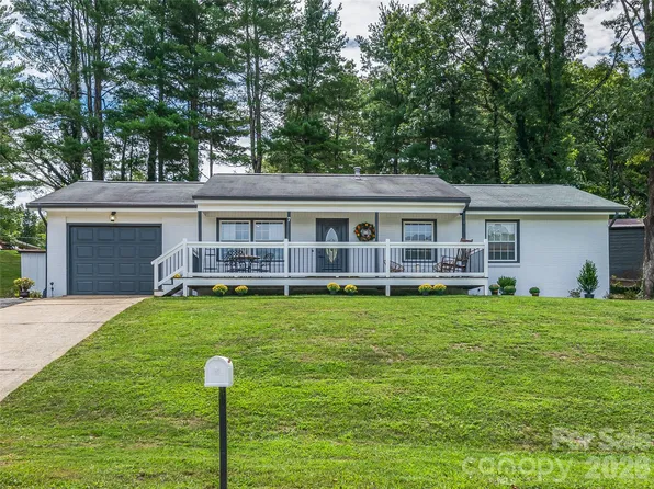 7 Southwicke Dr, Arden, NC 28704