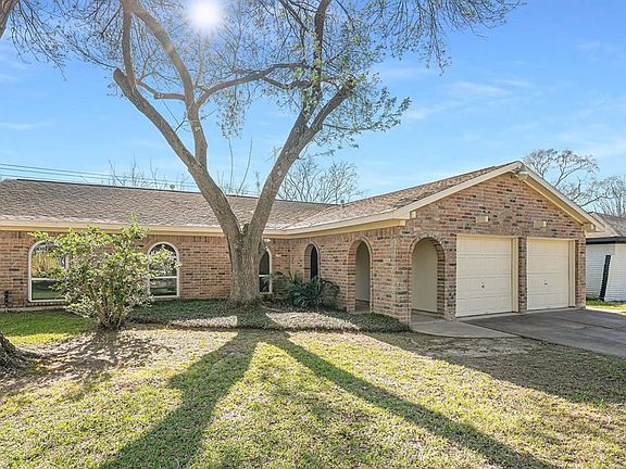 2nd image of 15806 La Avenida Dr