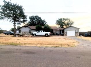 606 E Normal St, Cordell, OK 73632
