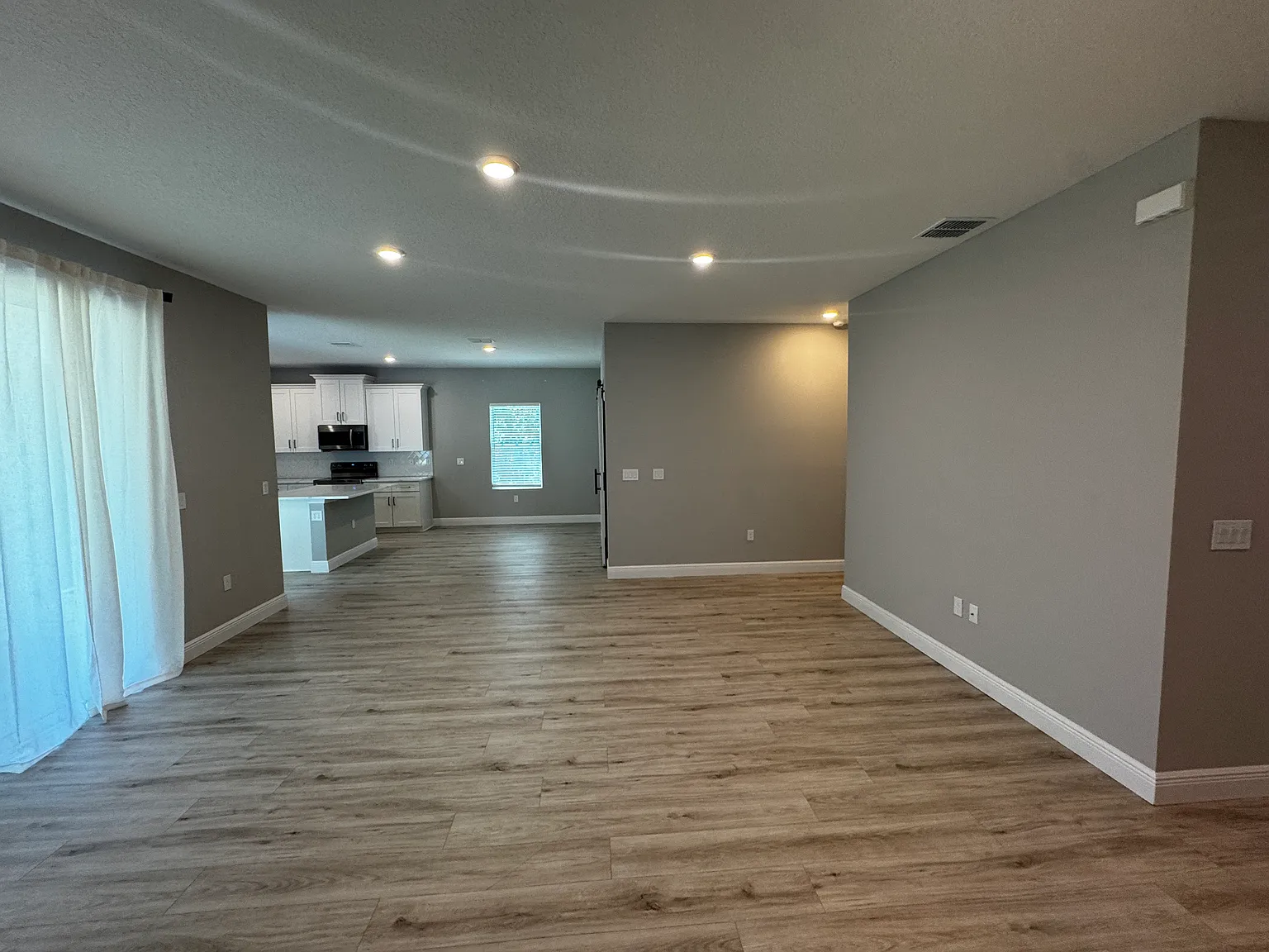 Newly Built 4 Beds 3 Baths Home south Ocala — Photo 2
