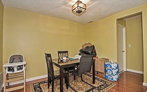 4th image of 55 Meadowood Dr