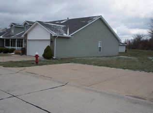 136 Ashfield Ct, Elyria, OH 44035
