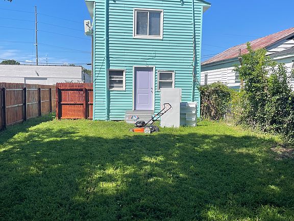 4th image of 2809 Chicago Ave