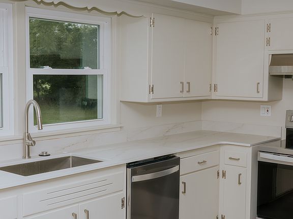 3rd image of 11120 W Mallory Ave