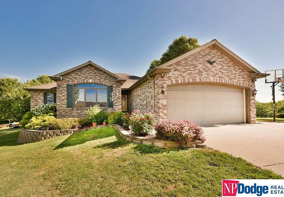1st image of 1706 Beaver Lake Blvd