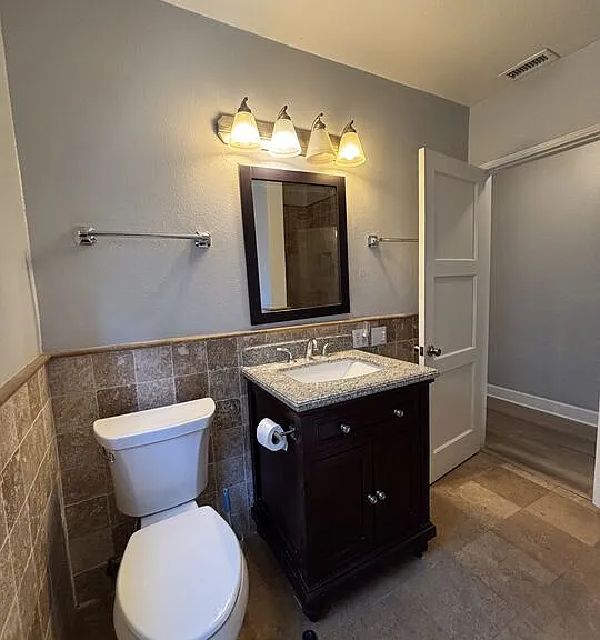 417 N Citrus St — Photo 17