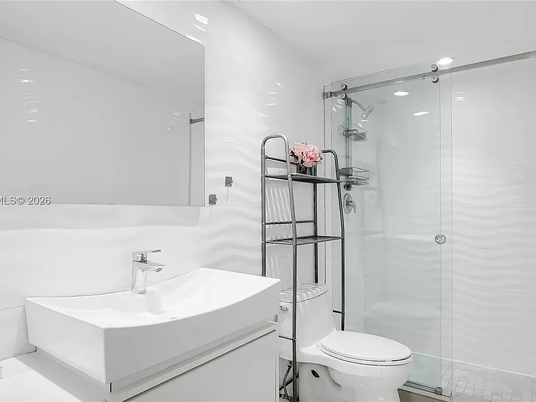300 Bayview Dr #307 — Photo 27