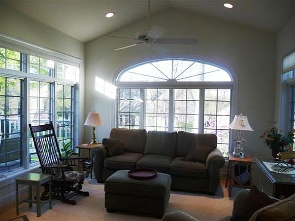 5th image of 5985 Oak Hollow Dr
