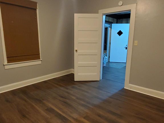 5th image of 1304 S Harlan Ave
