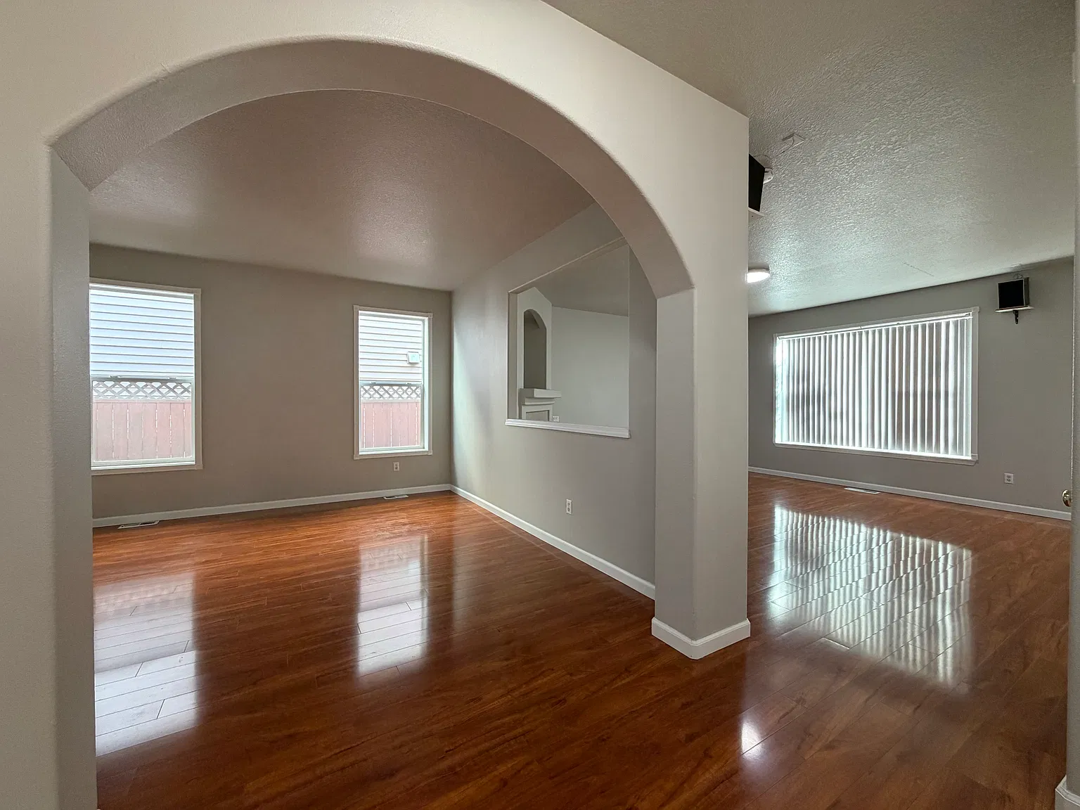 4 bed, 2400 sqft, $2,950 — Photo 2