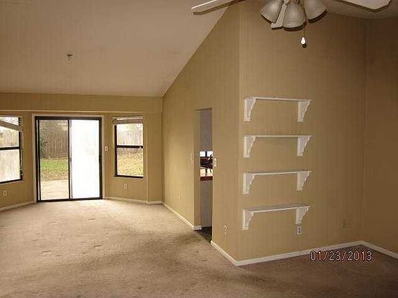 5th image of 811 River Bluff Dr