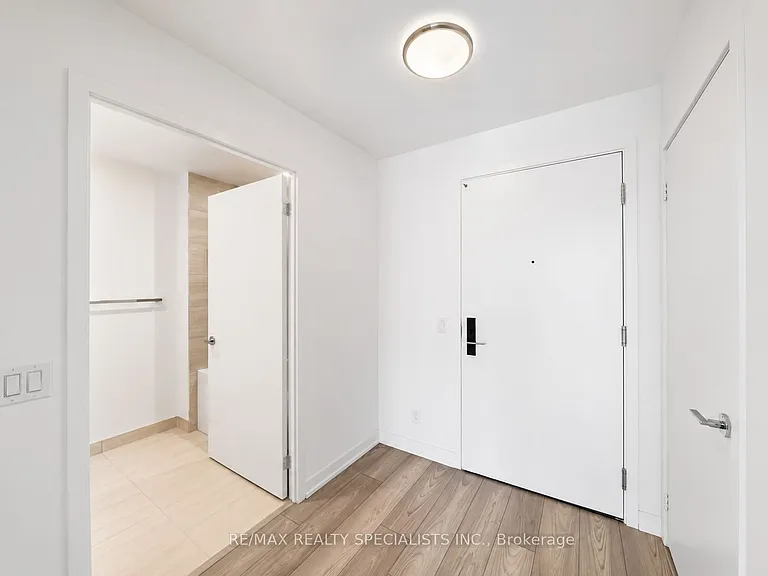 285 Dufferin St #817 — Photo 8
