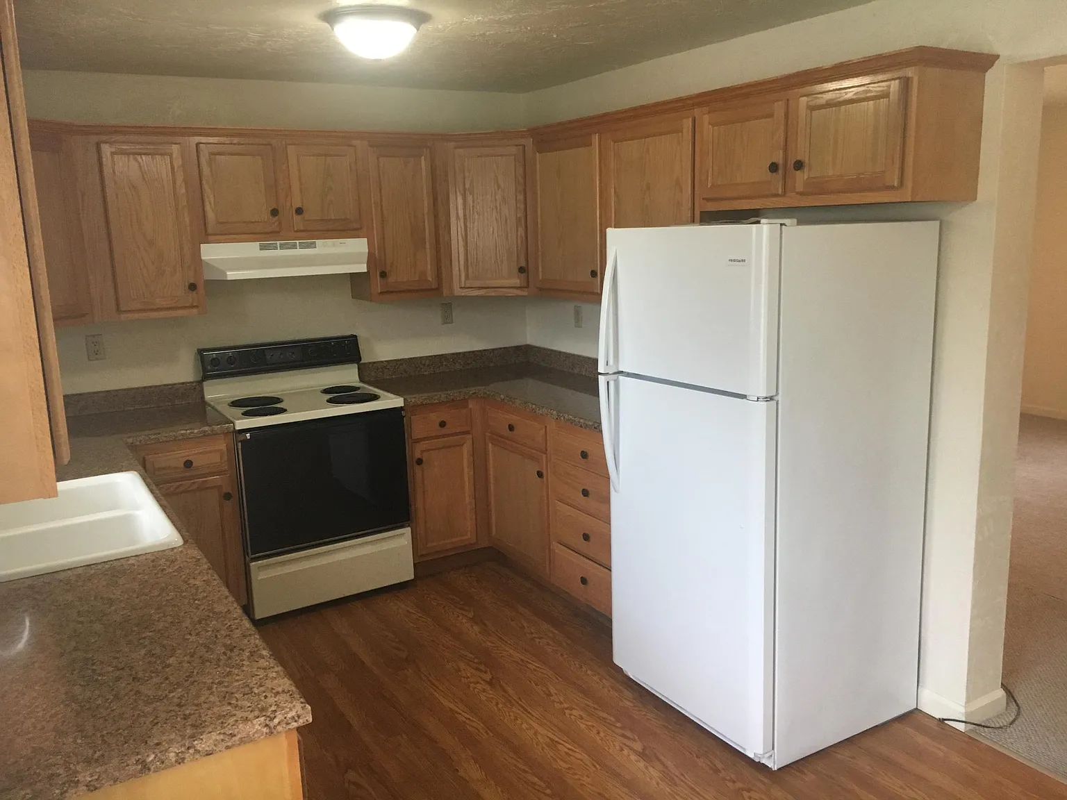 2 bed, $1,000 — Photo 4