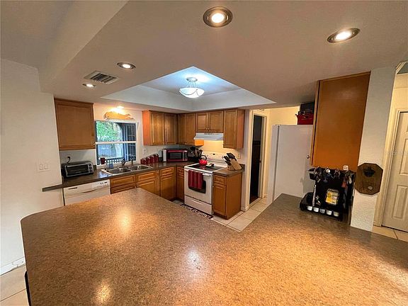 5th image of 279 Lenoir St