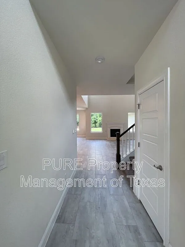 4 bed, 3.5 bath, 3603 sqft, $3,495 — Photo 3
