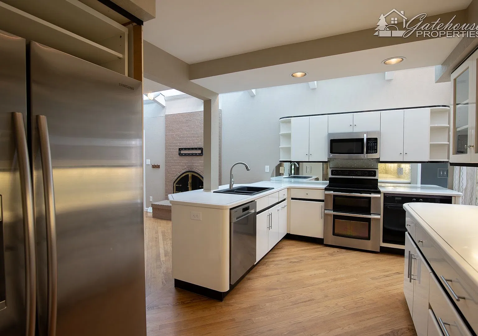 Spacious 4-Bedroom Townhome with 2 Pools, Fitness Center & 2-Car Garage All Community Amenities I... — Photo 4