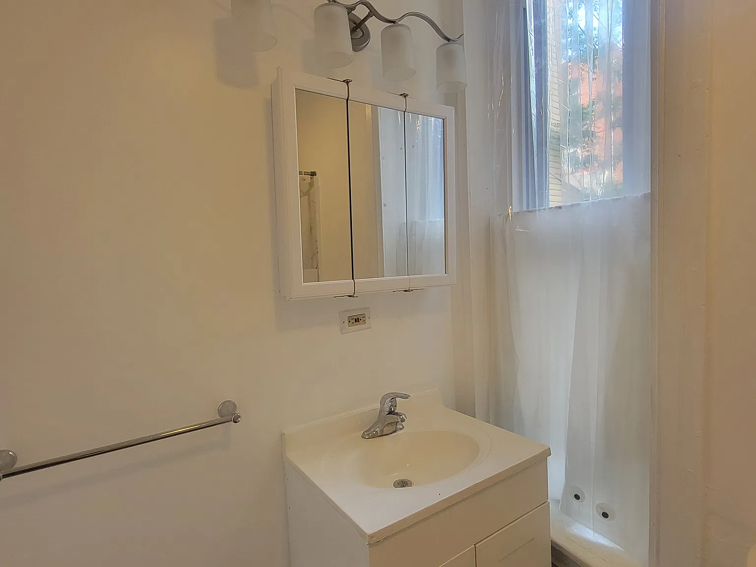 1 bed, 1890 sqft, $1,150 — Photo 3
