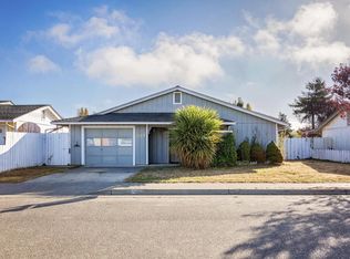 825 Barry Ave, Fortuna, CA 95540
