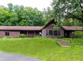 449 Stageline Rd, Hudson, WI 54016