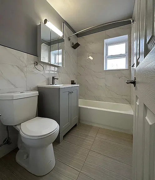 138 E 7th St #7 — Photo 29