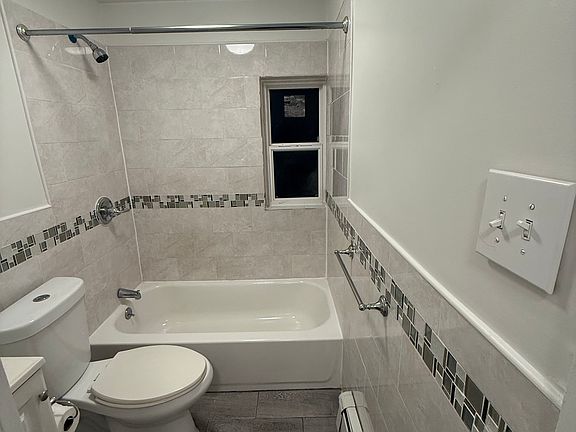 4th image of 1125-1127 Swetland St #4