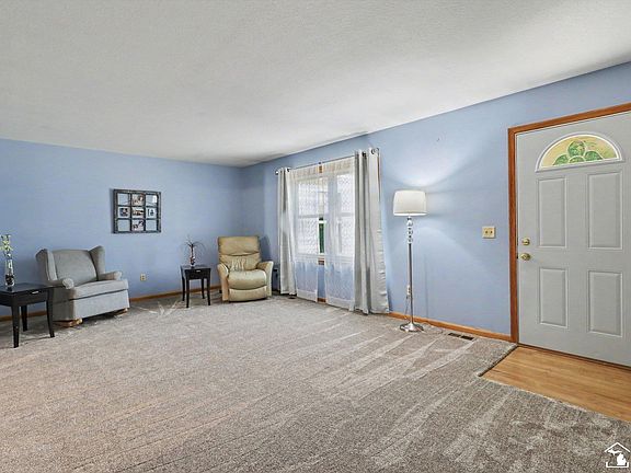 4th image of 238 Sidney St