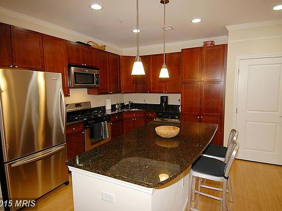 5th image of 444 W Broad St Unit 323