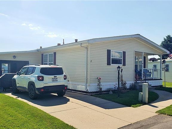 3rd image of 71 Parkside Cir