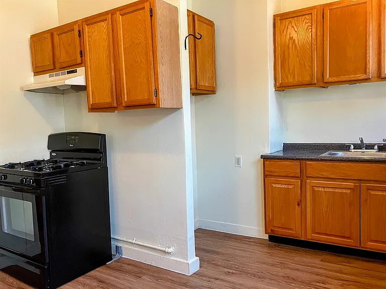 25 Hosmer St #3R — Photo 2