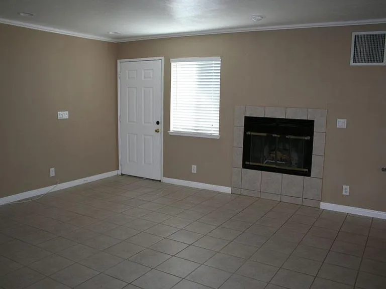 940 Atkins St #B — Photo 7