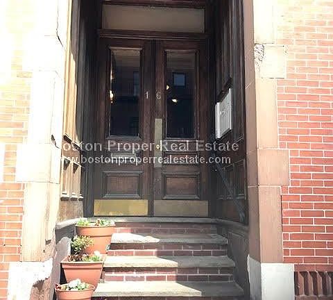 16 Hereford Boston - Back Bay Building Photo 2