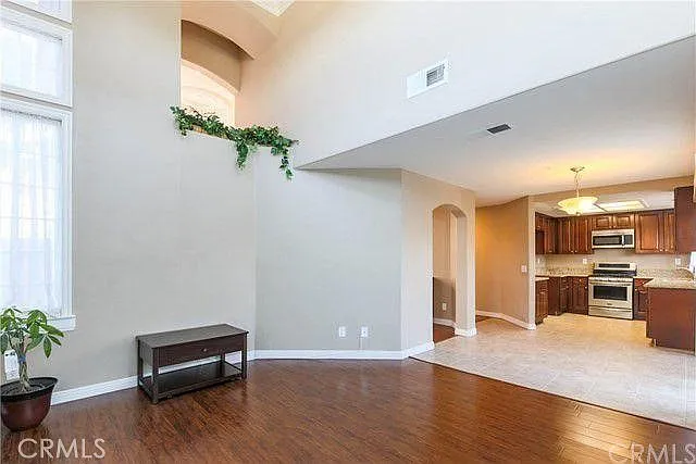 820 N Justin Pl — Photo 5