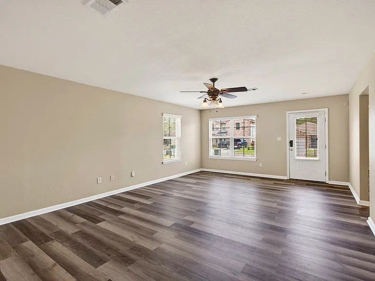 10261 English Manor Dr — Photo 5