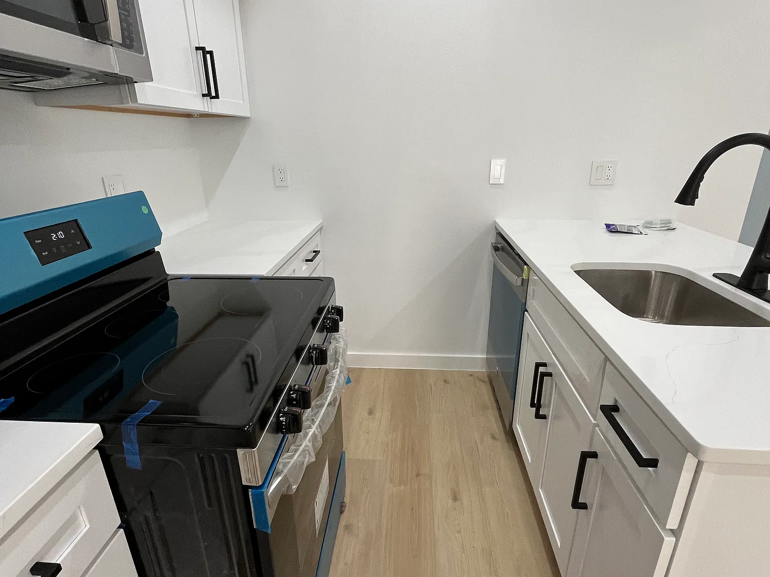 2 bed, 900 sqft, $3,000 — Photo 4