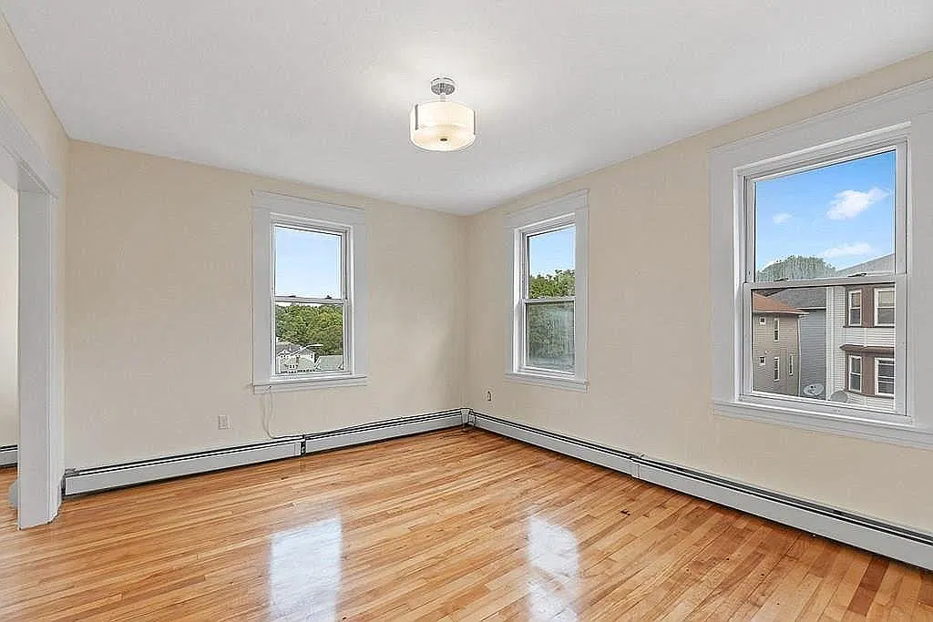 3 bed, 3012 sqft, $2,000 — Photo 3