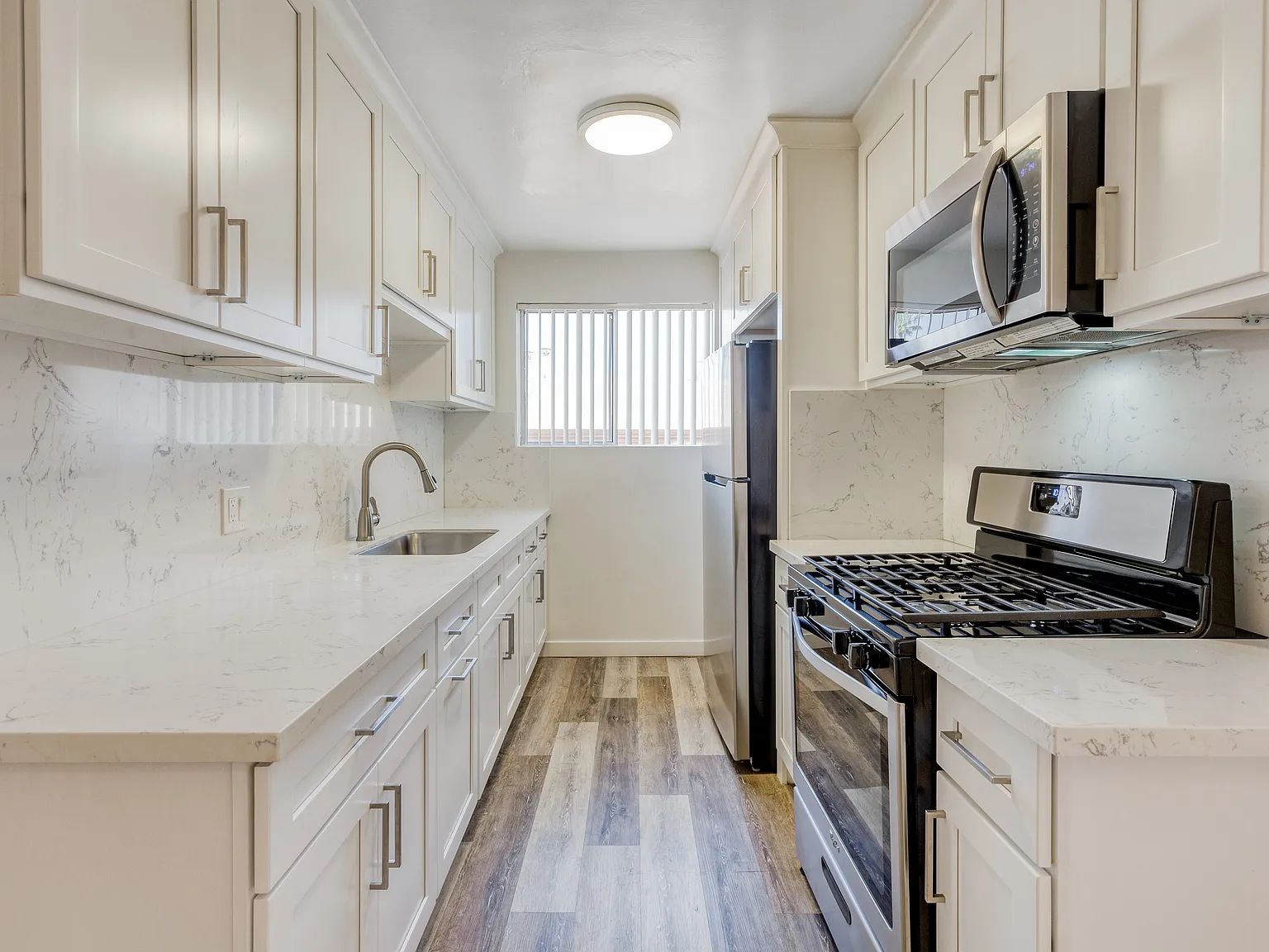 7554 Norton Ave — Photo 3