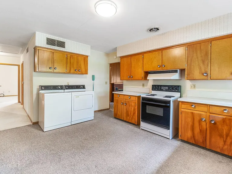1238 S Hill Dr — Photo 12