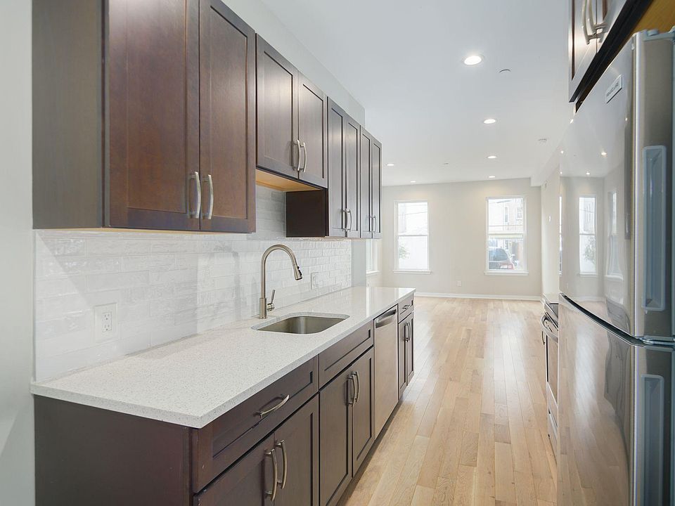 1st image of 1520 Catharine St #1R
