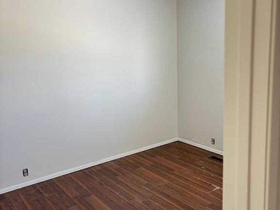 3rd image of 128 E Dovercrest Way SE