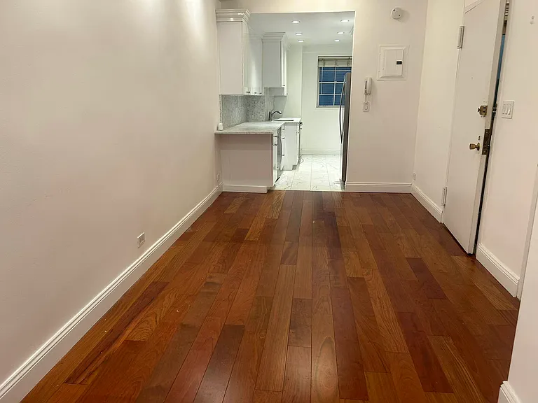 58 W 58th St #4E — Photo 10